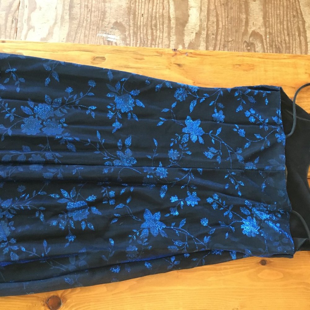 evening gown - Picture 2 of 3